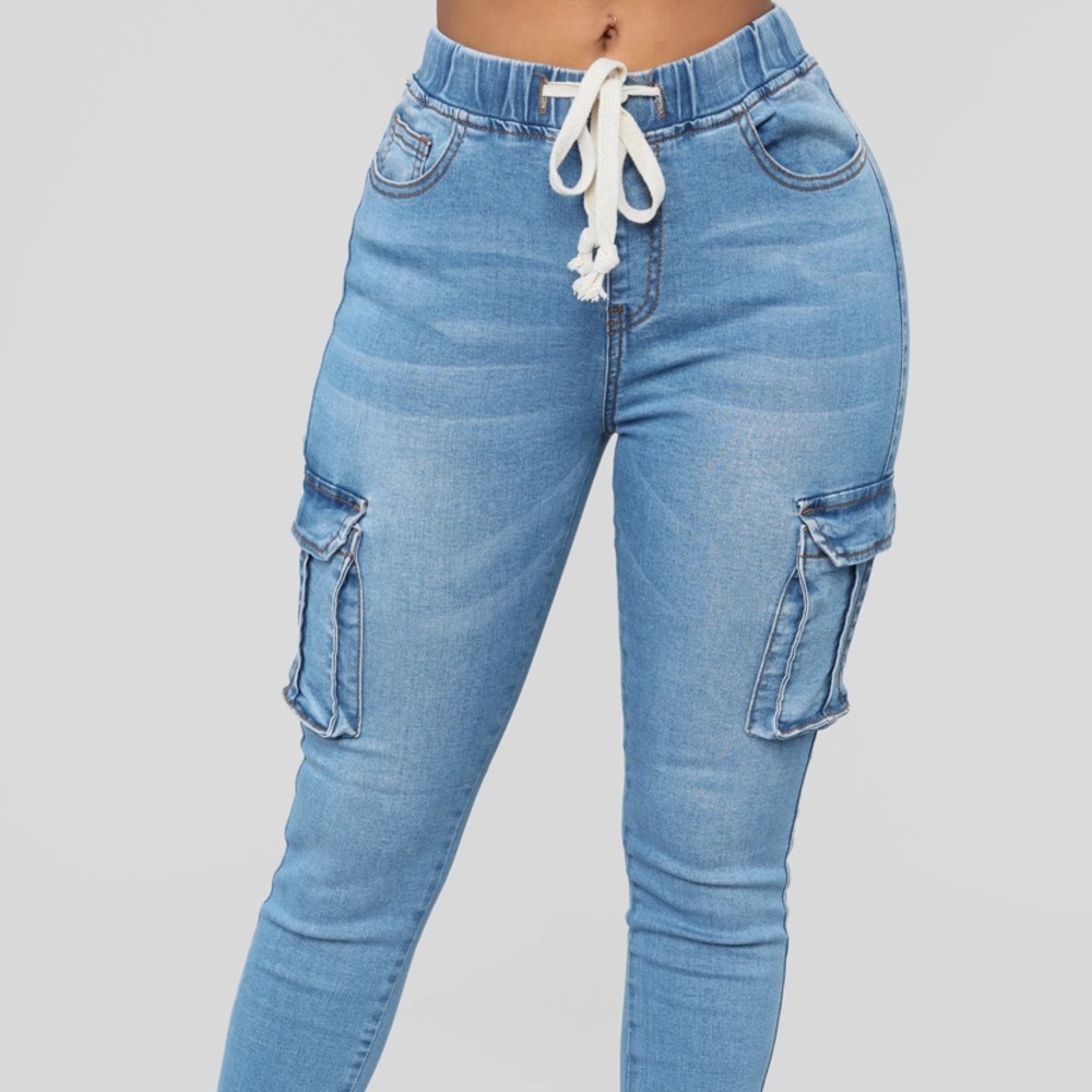 Fashion nova stretchy jeans cargo pockets